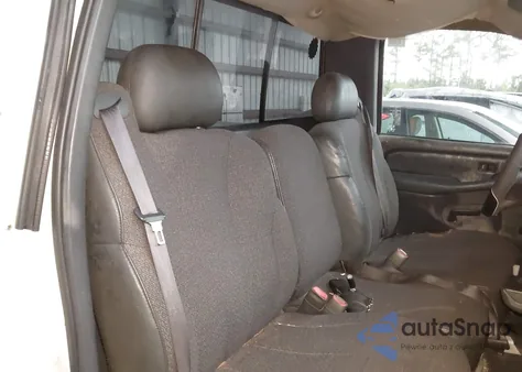 1999 Chevrolet Silverado 2500 C2500 z USA, uszkodzony, nr VIN 1GCFC24TXXE211950